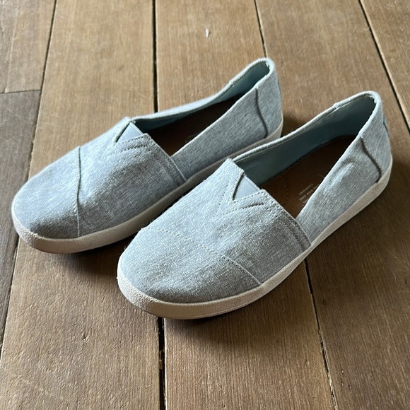 Toms grey slip on size 7 women’s - Picture 1 of 5